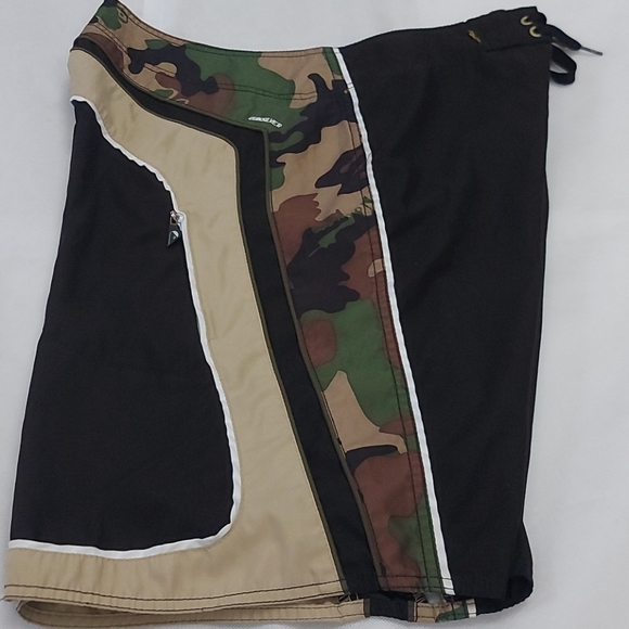 Quicksilver camo board shirts - size 33 - Picture 6 of 11